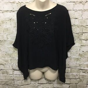🌻 Monteau Black Floral Embroidered Top B29